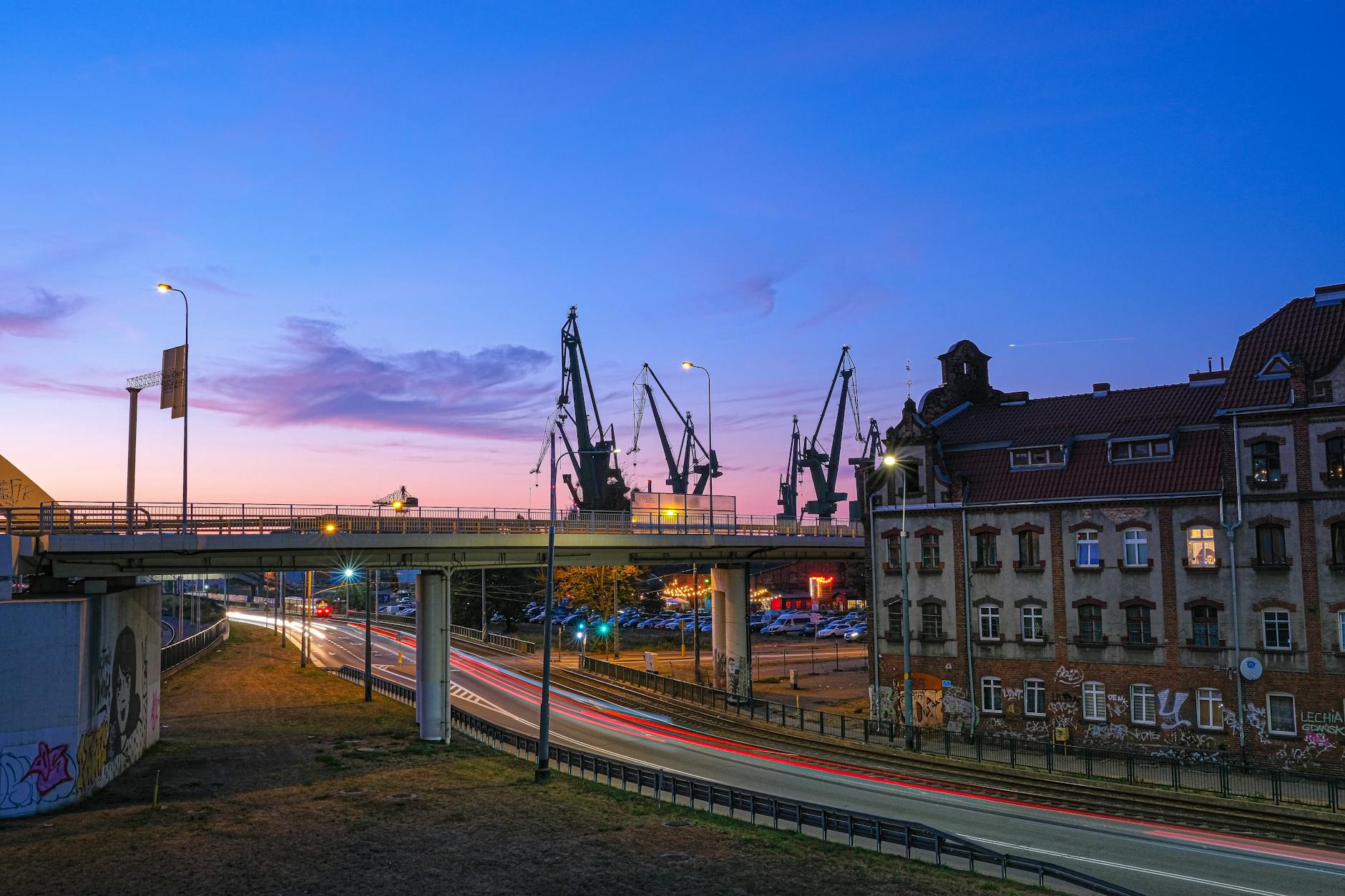 Mapa pokazująca infrastrukturę i usługi w Starogardzie Gdańskim, z naciskiem na kluczowe punkty usługowe.